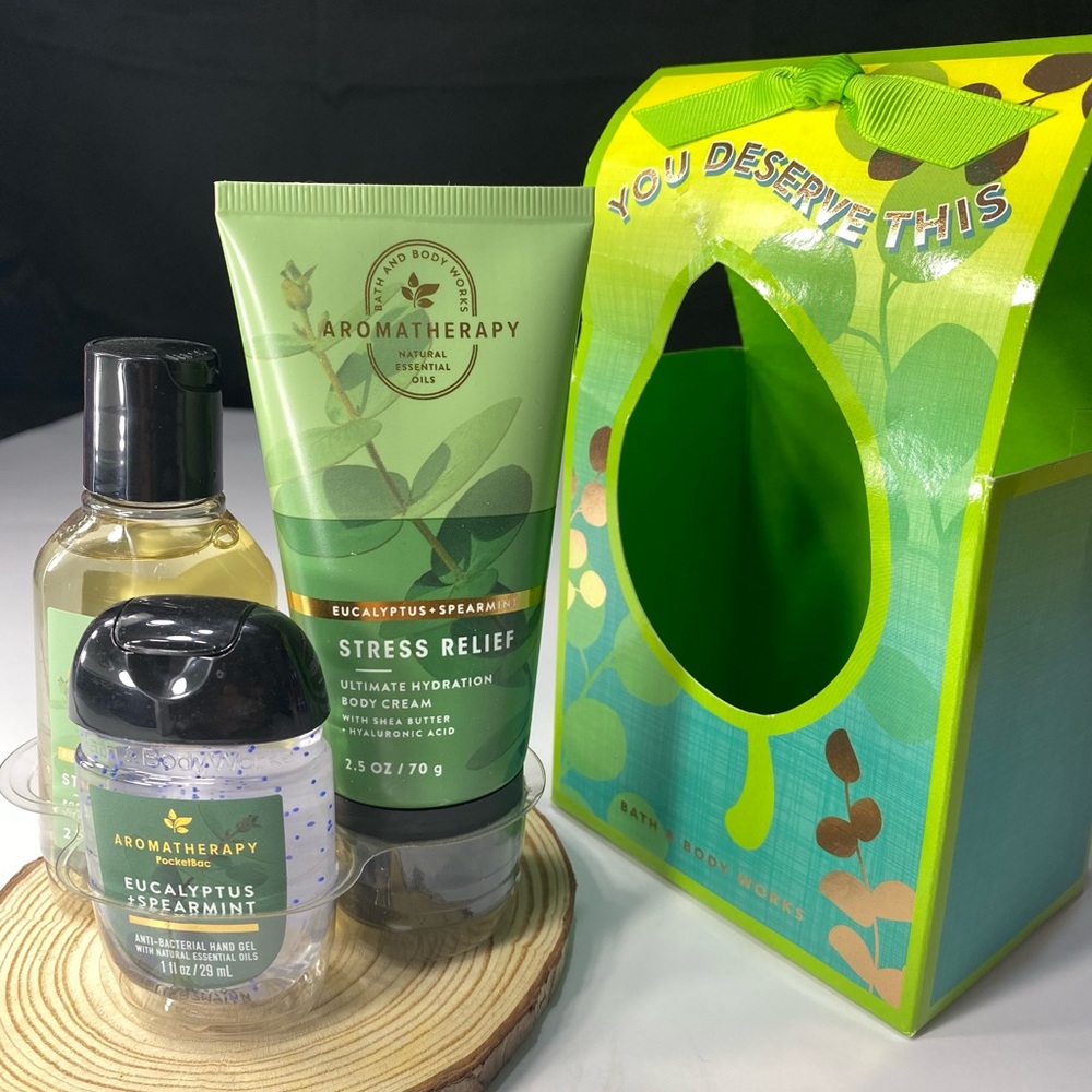 Bath and Body Works Stress Relief Gift/Travel Set - Green